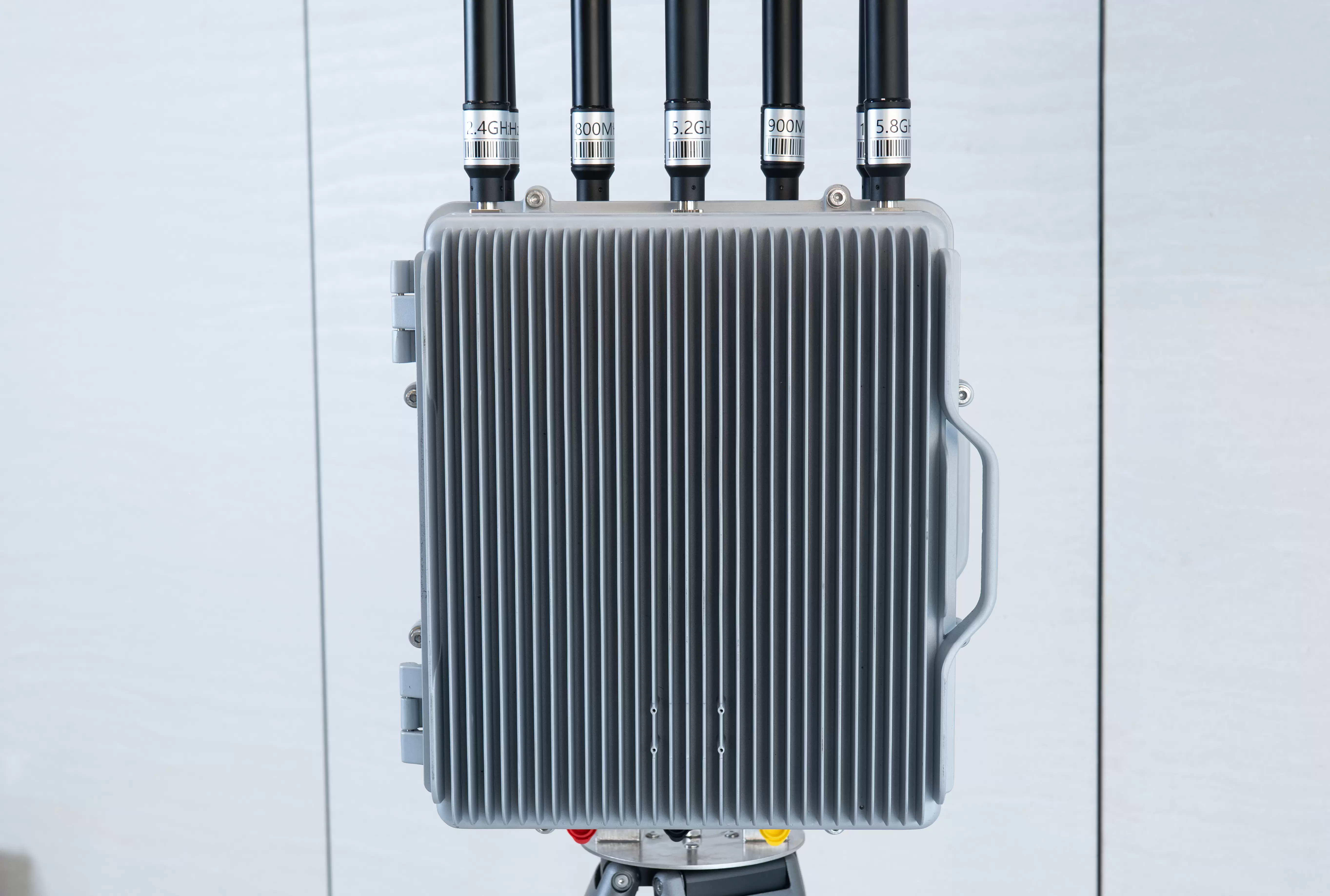 DR200-AB(c) Equipamento Integrado Fixo para Detecção, Interferência e Falsificação de Drones