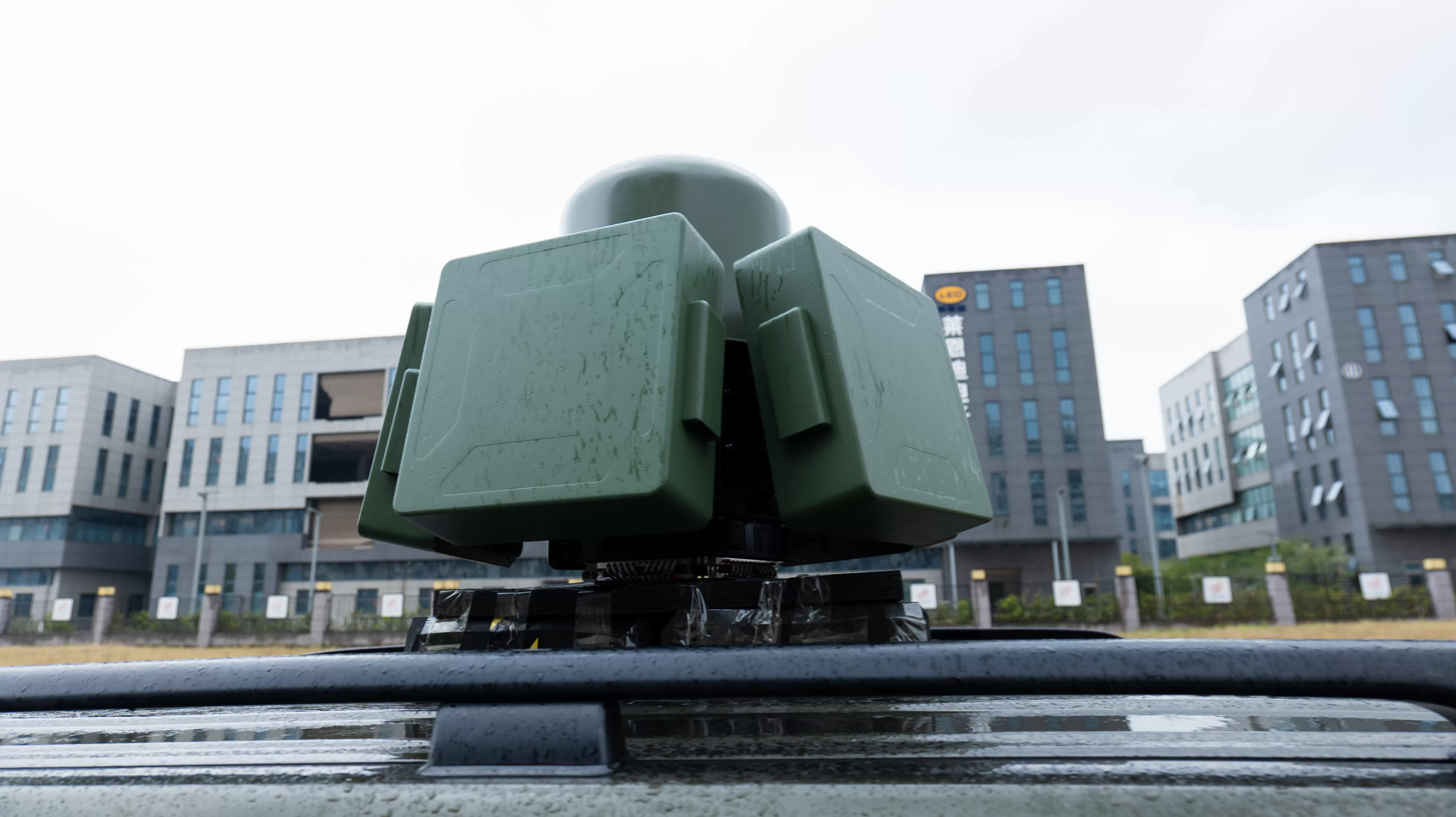 DR100-AB - Equipamento de Detecção e Interferência de Drones Montado em Veículo