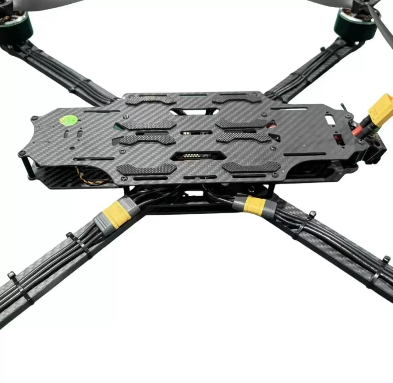 Drone FPV de 15 polegadas com orienta&ccedil;&atilde;o por IA e transmiss&atilde;o por fibra &oacute;ptica.